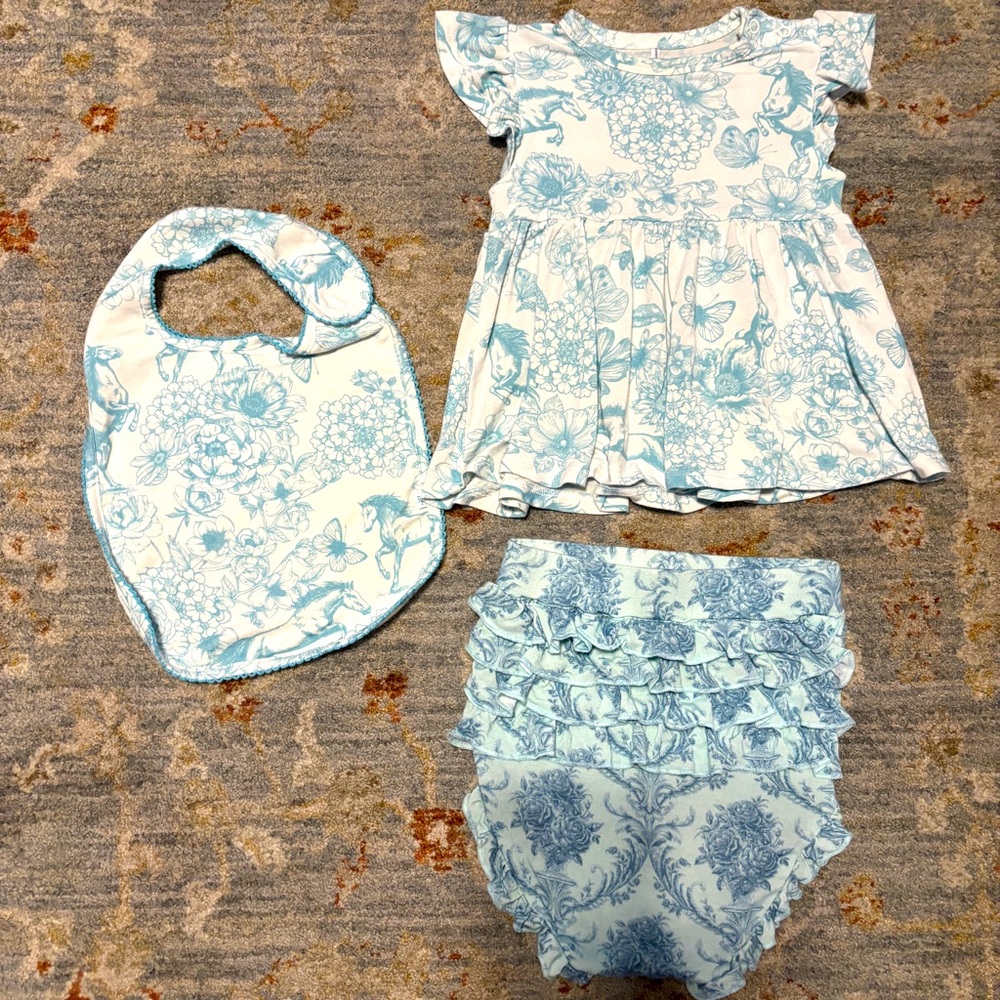 Baby Girls Posh Peanut Outfit & Matching Bib Size: 18-24Months